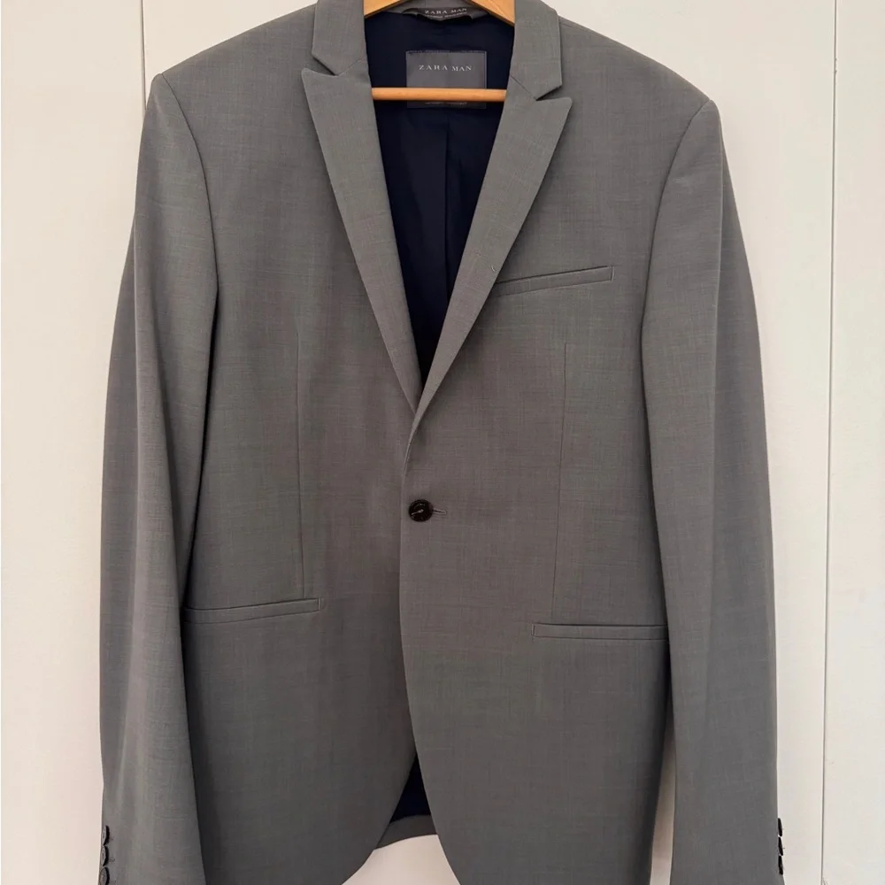 Zara Men's Gray Two-Piece Suit Jacket & Pants